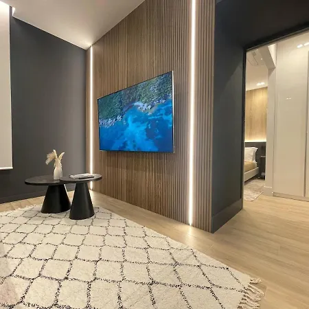 Azulis Terme 1 - Luxury Renovated In Center With Garden Lejlighed